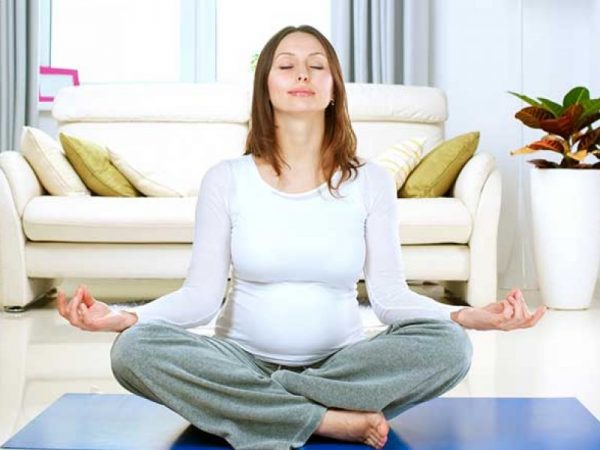 Беременная женщина в расслабленном состоянии