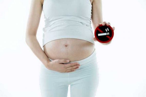 беременная отказывается от сигареты