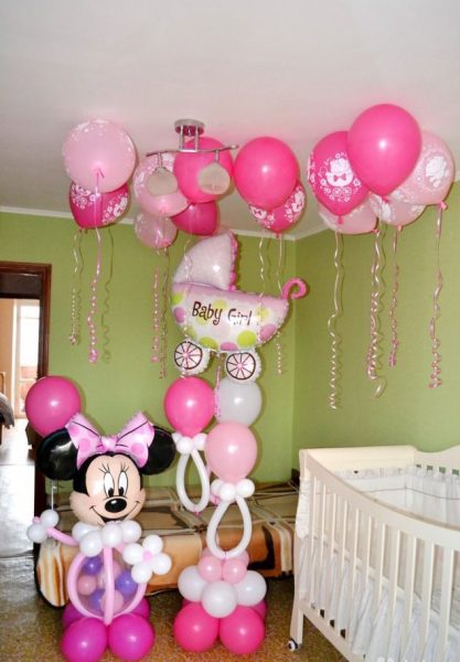 Украшение комнаты розовыми шарами