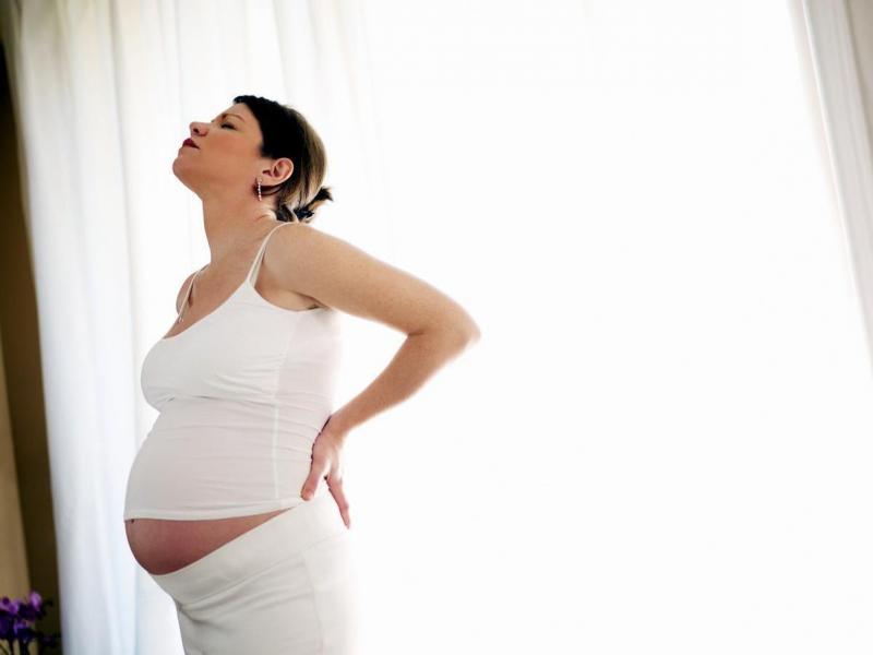 Почему у беременных опускается живот и стоит ли волноваться