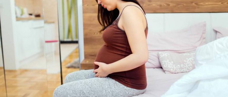 Многие беременные с определённого срока начинают ощущать тренировочные схватки, которые отличаются от истинных