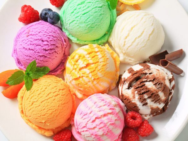 Разноцветные шарики мороженого