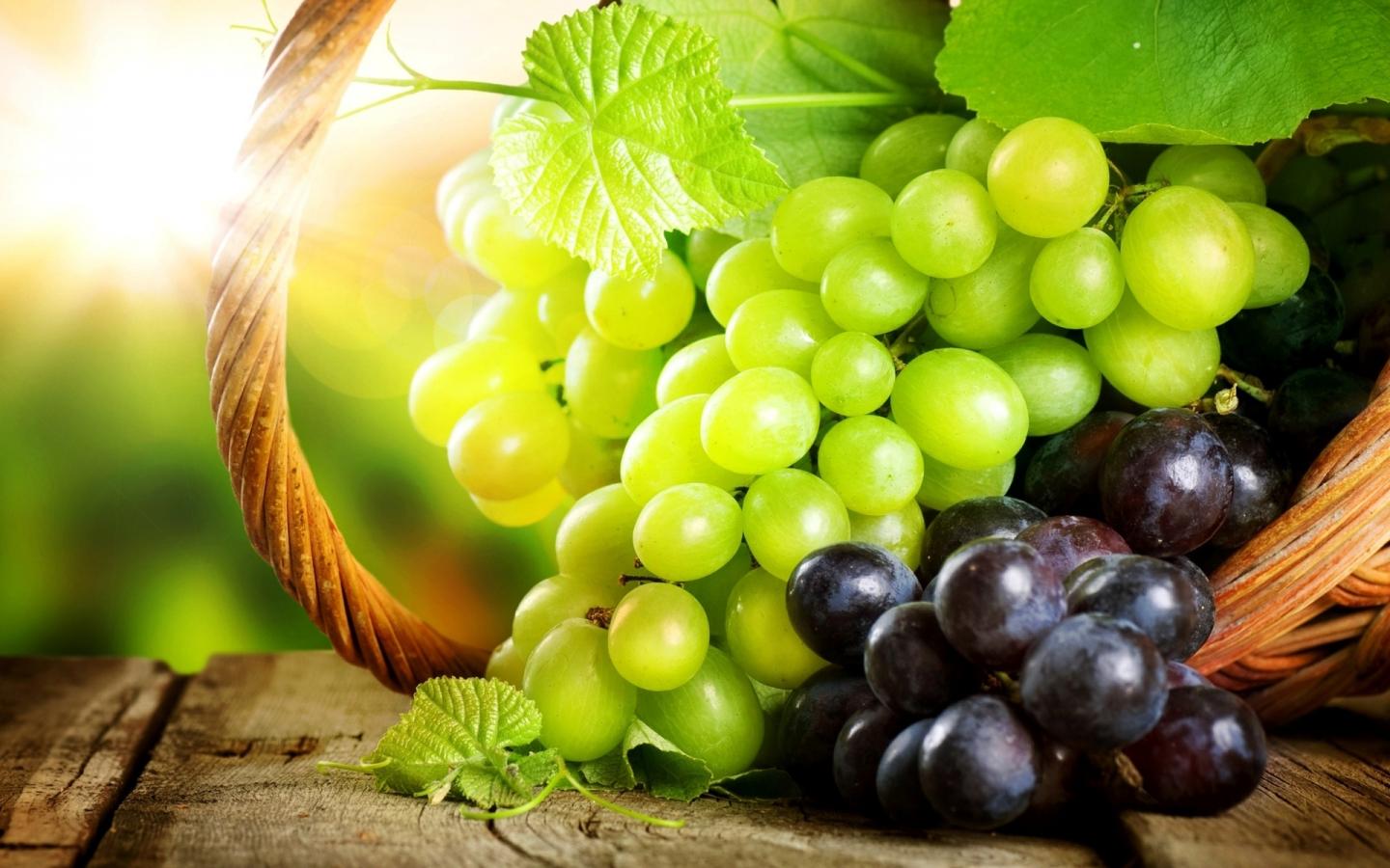 Ягода с лозы: выбираем виноград для будущей мамы
