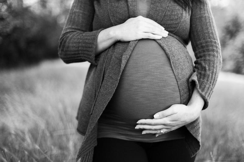 О чём могут рассказать коричневые или кровянистые выделения у беременной женщины