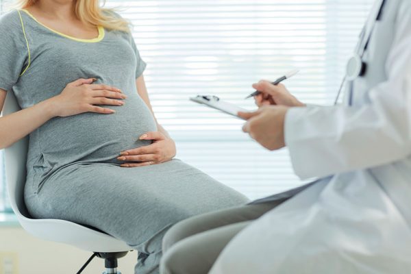 Беременная на приёме у врача
