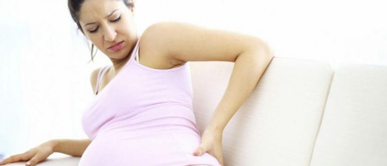Боль в левом боку при беременности могут вызывать физиологические и патологические причины