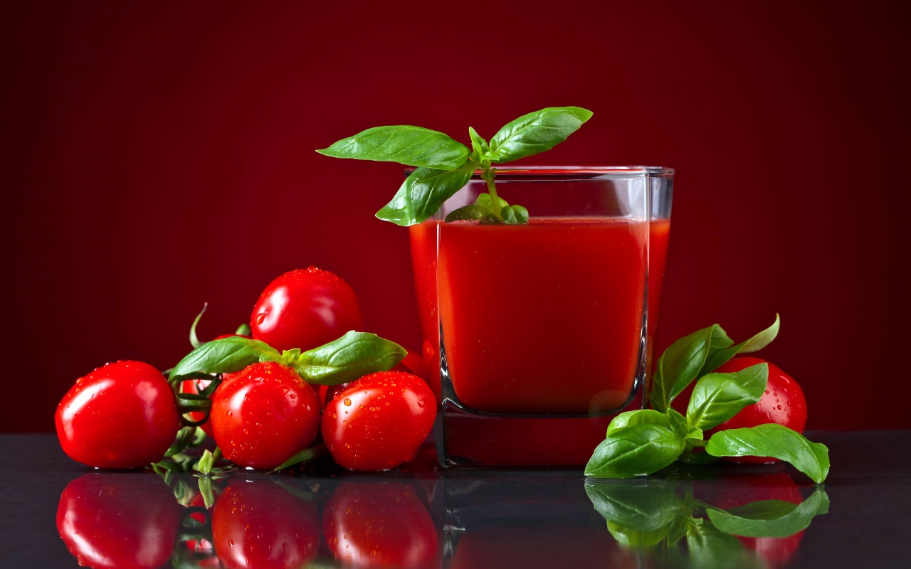 Помидоры и томатный сок при беременности